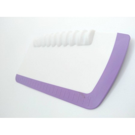 Шпатель кондитерський пластиковий із силіконовим покриттям по краю та розміткою 17.5 х 10 см