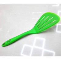 Силіконова лопатка з прорізами 32 х 8,5 см зелена SNS 2125-HH