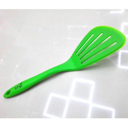 Силіконова лопатка з прорізами 32 х 8,5 см зелена SNS 2125-HH