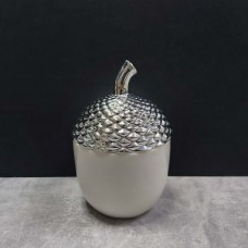 Банку порцелянова для цукерок та печива "Сріблястий жолудь" BonaDi 727-149 800мл, сріблясто-біла