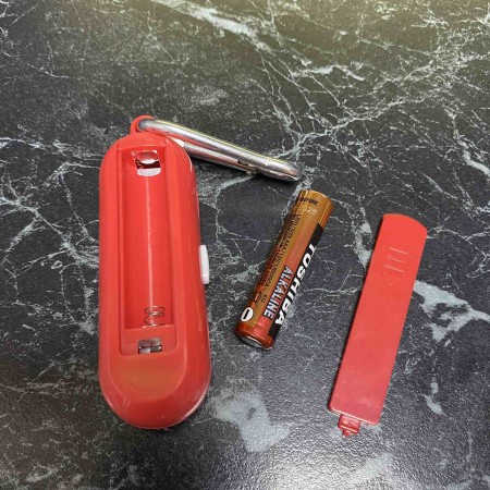 Ліхтарик-брелок з карабіном червоний 24819