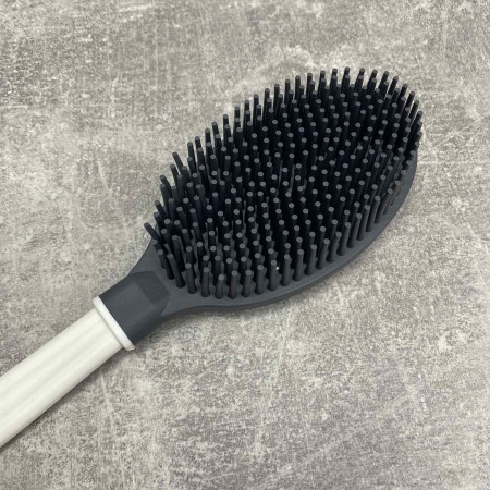 Щітка масажна силіконова з довгою ручкою для душу і ванни Titiz Plastik GP-152 сіра з білим