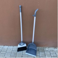 Совок зі щіткою сірий з білим 330 ТЕ