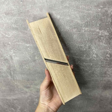 Тертка для корейської моркви дерев'яна 26*6,5 см 6666-5