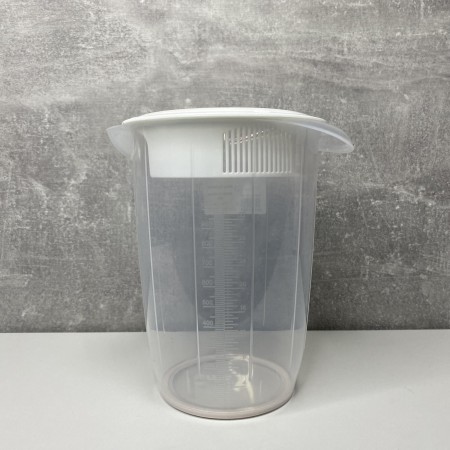 Ємність для змішування з кришкою пластикова  1 л Akay Plastik AK567