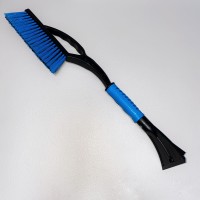 Щітка зі скребком автомобільна  для снігу та льоду 57,5 см Ucsan Plastik 2310 блакитна