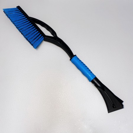 Щітка зі скребком автомобільна  для снігу та льоду 57,5 см Ucsan Plastik 2310 блакитна