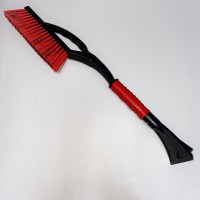 Щітка зі скребком автомобільна  для снігу та льоду 57,5 см Ucsan Plastik 2310 червона