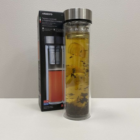 Пляшка із термоскла з подвійними стінками і кришкою в чохлі 450 мл Ardesto AR1345SS