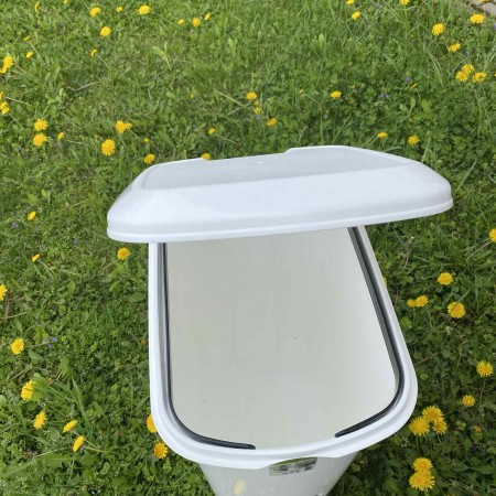 Контейнер для сміття пластиковий 40 л з педалькою Ucsan Plastik M-1056
