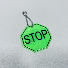 Світловідбиваючий брелок "Stop" Stenson 38443-1 зелений
