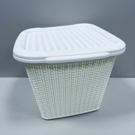 Корзина пластикова з кришкою 30,5*32*25 см 15 л Ucsan Plastik М-071 біла