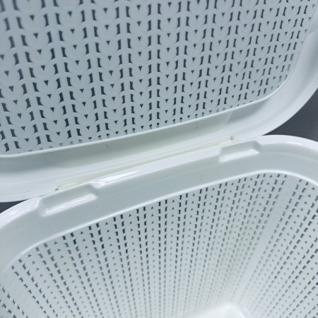 Корзина пластикова з кришкою 30,5*32*25 см 15 л Ucsan Plastik М-071 біла