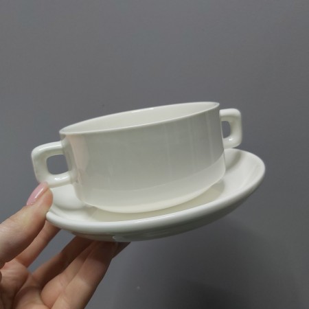 Бульйонниця порцелянова з блюдцем біла 5838