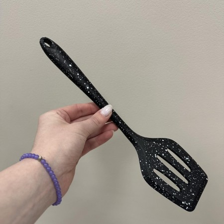 Лопатка силіконова кухонна з прорізами  29,9х7,9 см XJ-09C003B-1-X19