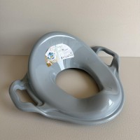 Дитяче пластикове сидіння на унітаз з ручками 36,5х41 см Dunya Plastik 11107 сіре
