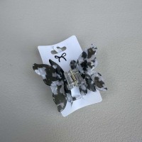 Крабик для волосся "Метелик" 8х6 см подвійний 39154 сірий з білим