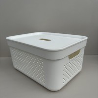 Корзина пластикова з кришкою для побутових речей 15 л 39х29х20 см Simple Алеана 171036 біла