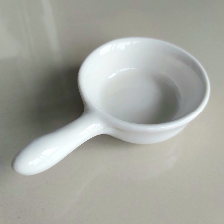 Салатник-соусник з ручкою порцеляновий "Білий дім" d-6 см Olens 102-1111