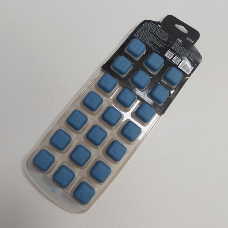 Форма для льоду з пластику та силікону 28 х 12 х 2,5 см Lessner Sky Blue 10318