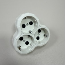 Трійник на 3 розетки з заземленнням 16А 250V 9,5х9х7 см  9001 білий