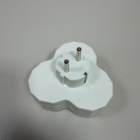 Трійник на 3 розетки з заземленнням 16А 250V 9,5х9х7 см  9001 білий