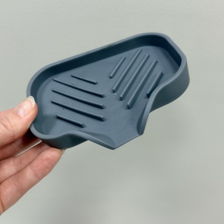 Мильниця силіконова зі зливом 12,5х10х1,8 см Stenson R37151 сіра