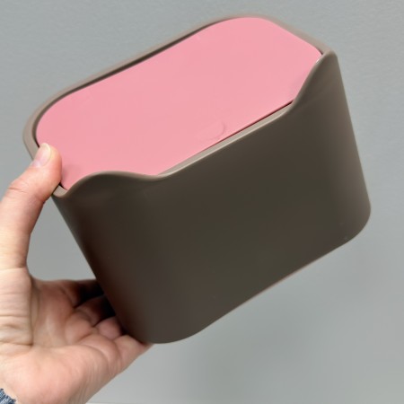 Контейнер для сміття пластиковий настільний 18,5х13х13,5 см Stenson R42100 коричневий з рожевим