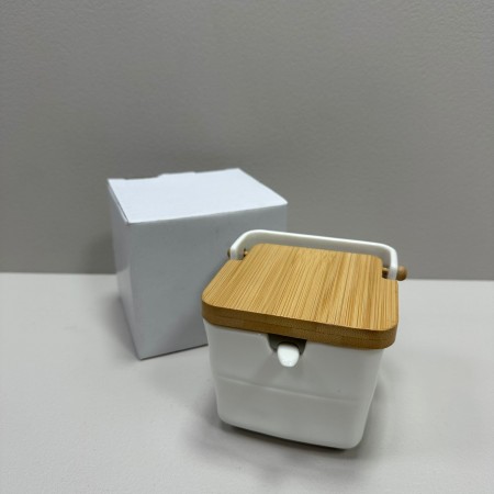 Банка керамічна квадратна з бамбуковою кришкою і ложкою 280 мл 9,5х9,5х8,7 см Interos Grazie PJ03772 біла