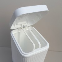 Контейнер для сміття пластиковий з педалькою 18,5х25х33 см Elif Plastik TP-813 білий