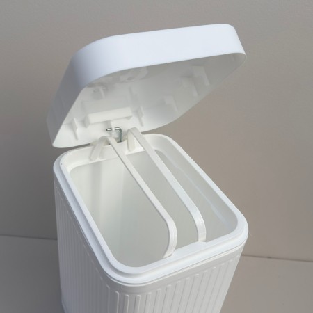 Контейнер для сміття пластиковий з педалькою 18,5х25х33 см Elif Plastik TP-813 білий