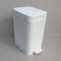 Контейнер для сміття пластиковий з педалькою 18,5х25х33 см Elif Plastik TP-813 білий