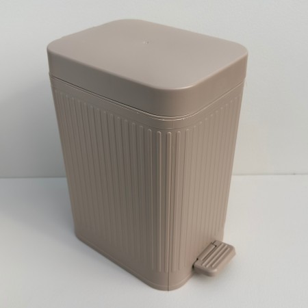 Контейнер для сміття пластиковий з педалькою 18,5х25х33 см Elif Plastik TP-813 бежевий