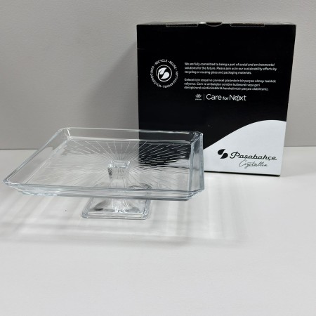 Блюдо на ніжці скляне квадратне 23,5х23,5х8,1 см Crystallin Pasabahce Madlen 950007