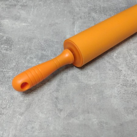 Скалка для розкочування тіста A-PLUS силіконова 45 см оранжева