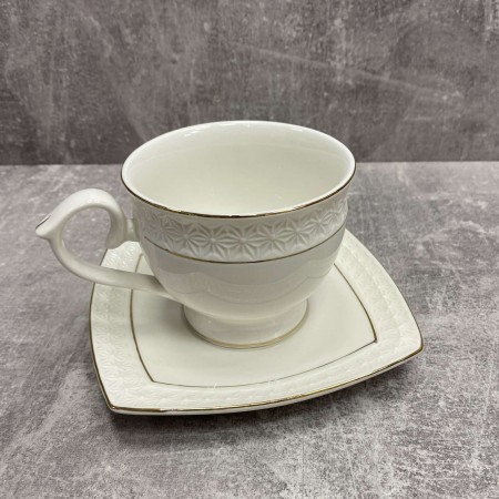 Чашка с блюдцем 90 мл круглая фарфоровая белая Снежная королева Interos 506707-A-90